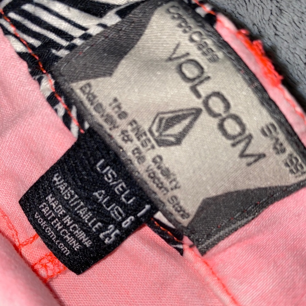 Volcom shorts - Picture 3 of 3